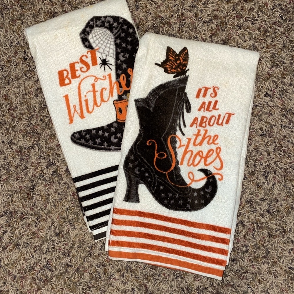 Fun set of hand towels